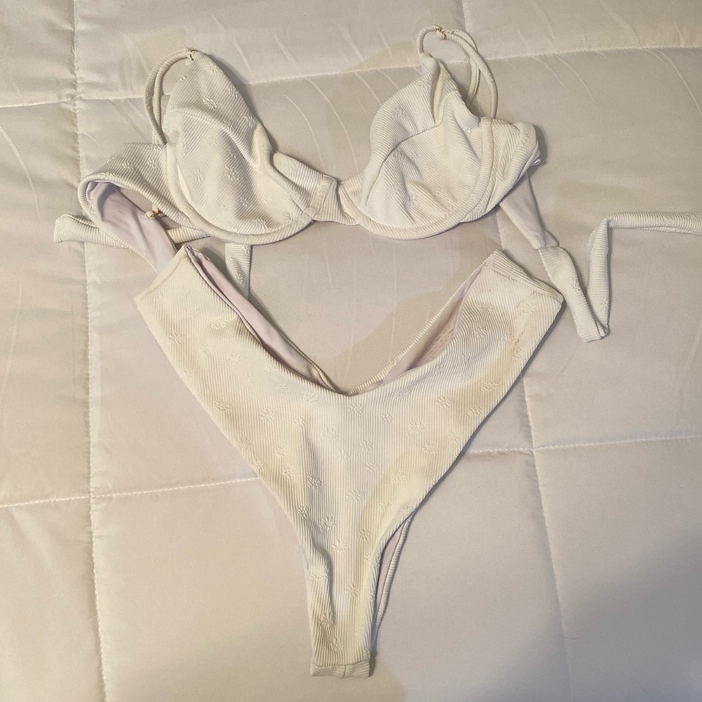 Skatie White Bikini Set
